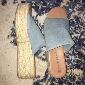 Blue flatforms